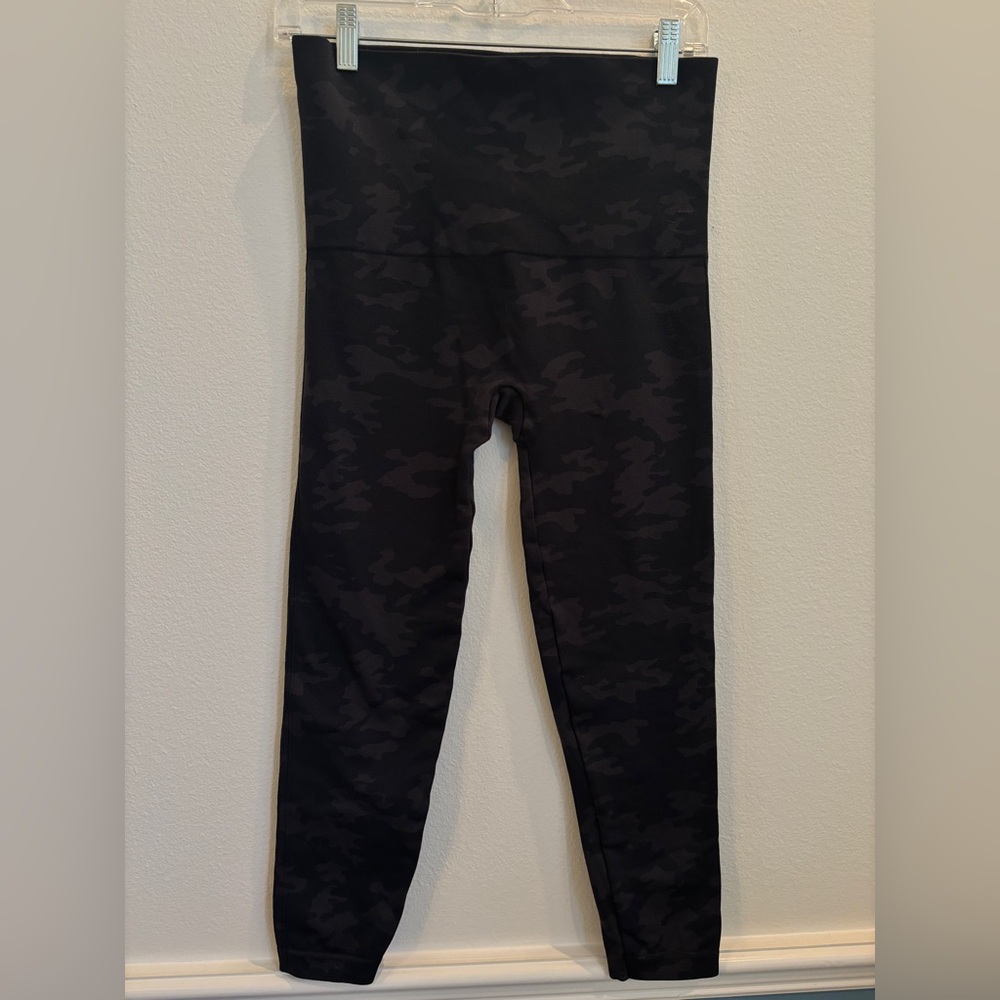 SPANX Women Dark Camouflage Leggings